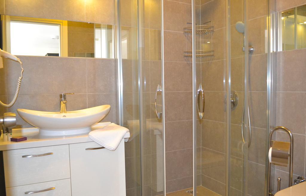 Sybelle Suites By Villa Safiya Гьочек Екстериор снимка